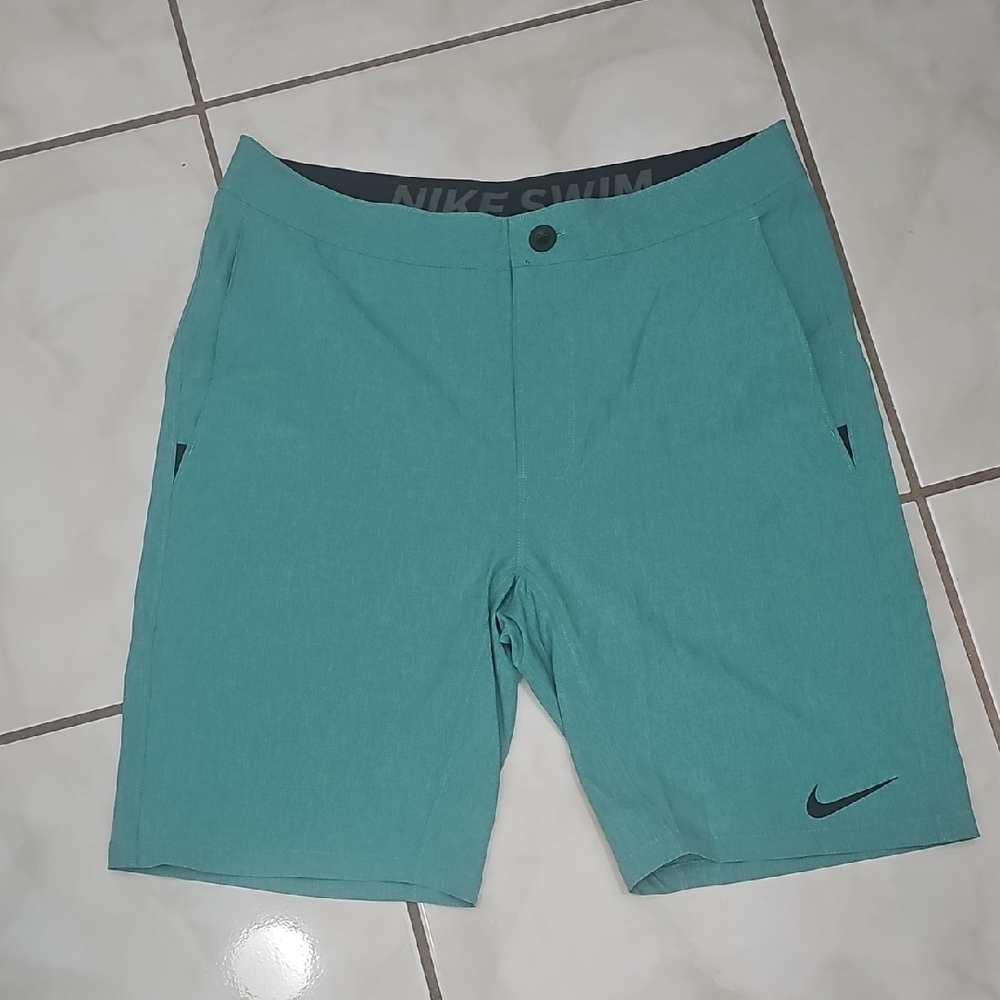 Nike Swim Mens Size 30 Shorts Green Four-Way Stretch Packable.
